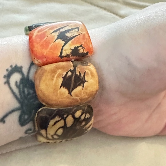 Tagua nut stretchy bracelet, about 7.5” long. Multicolor, carved - Picture 5 of 13